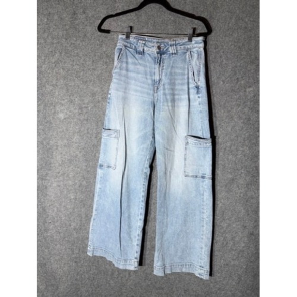 American Eagle Super High-Rise Baggy Wide Leg Cargo Jeans Light Wash 0 Short - Picture 2 of 8